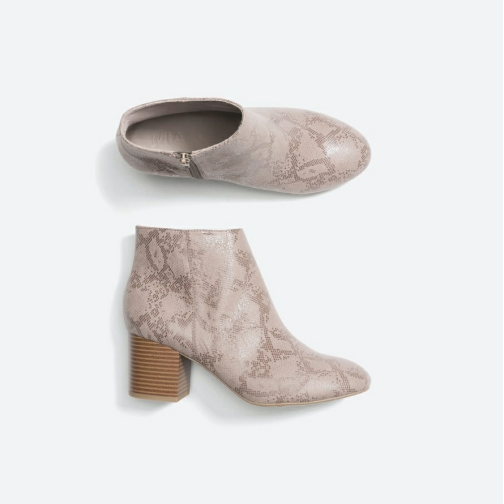 Snakeskin print booties